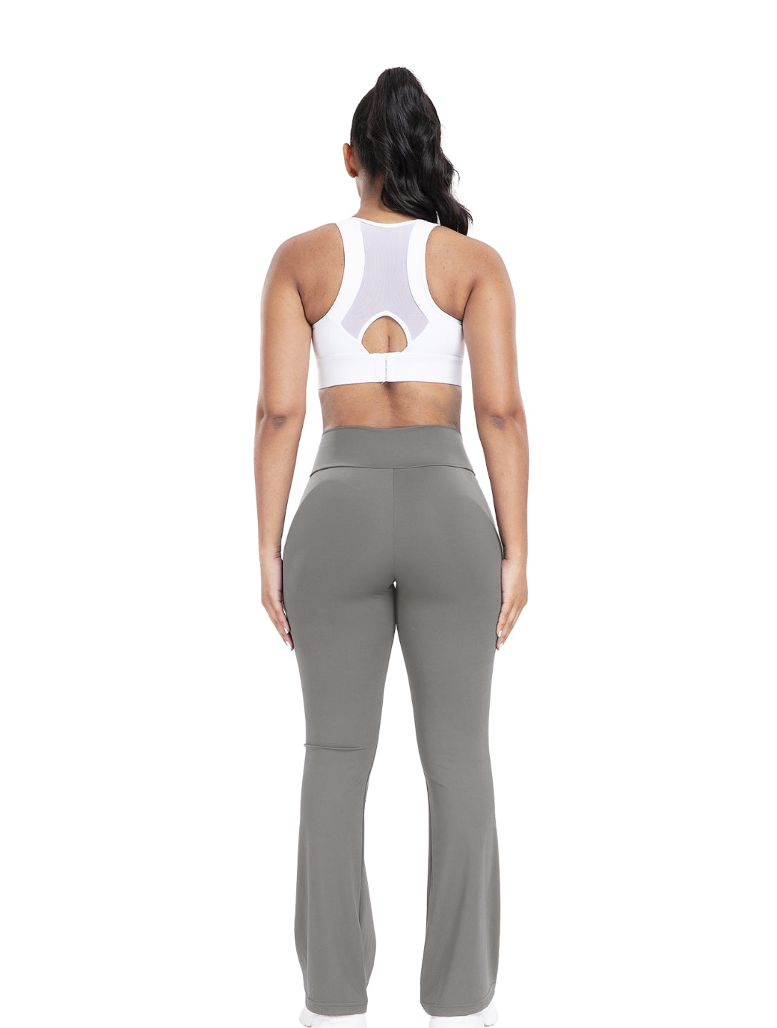 Pantalones acampanados con línea en V ceñida