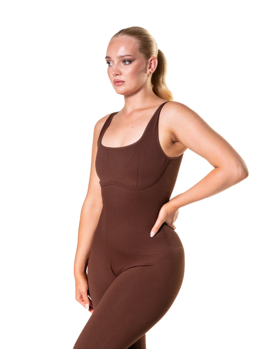 Mono acampanado con cuello cuadrado y espalda en U