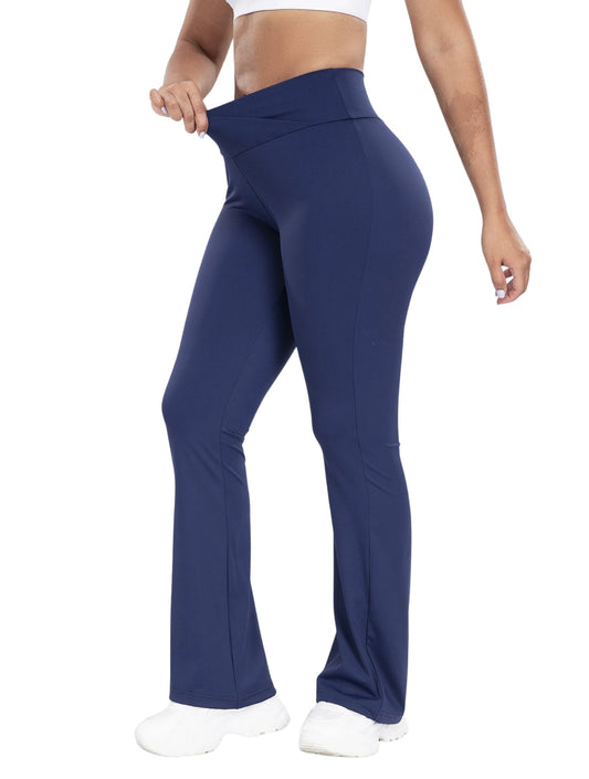 Pantalones acampanados con línea en V ceñida