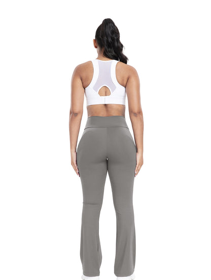 Pantalones acampanados con línea en V ceñida