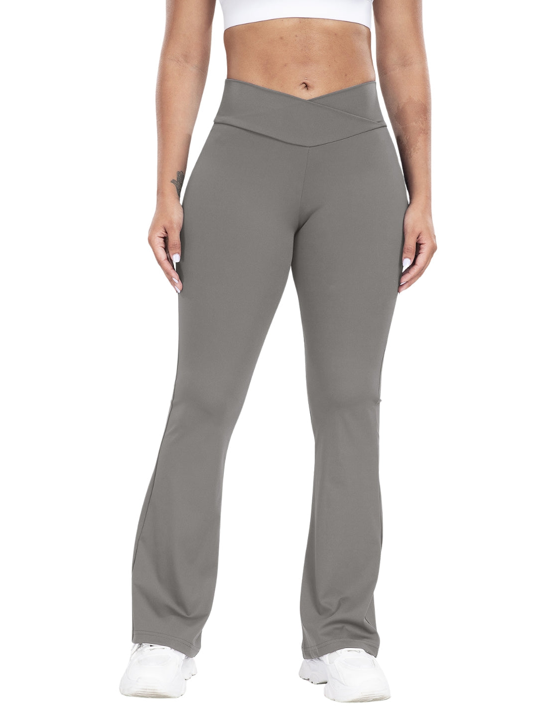 Pantalones acampanados con línea en V ceñida