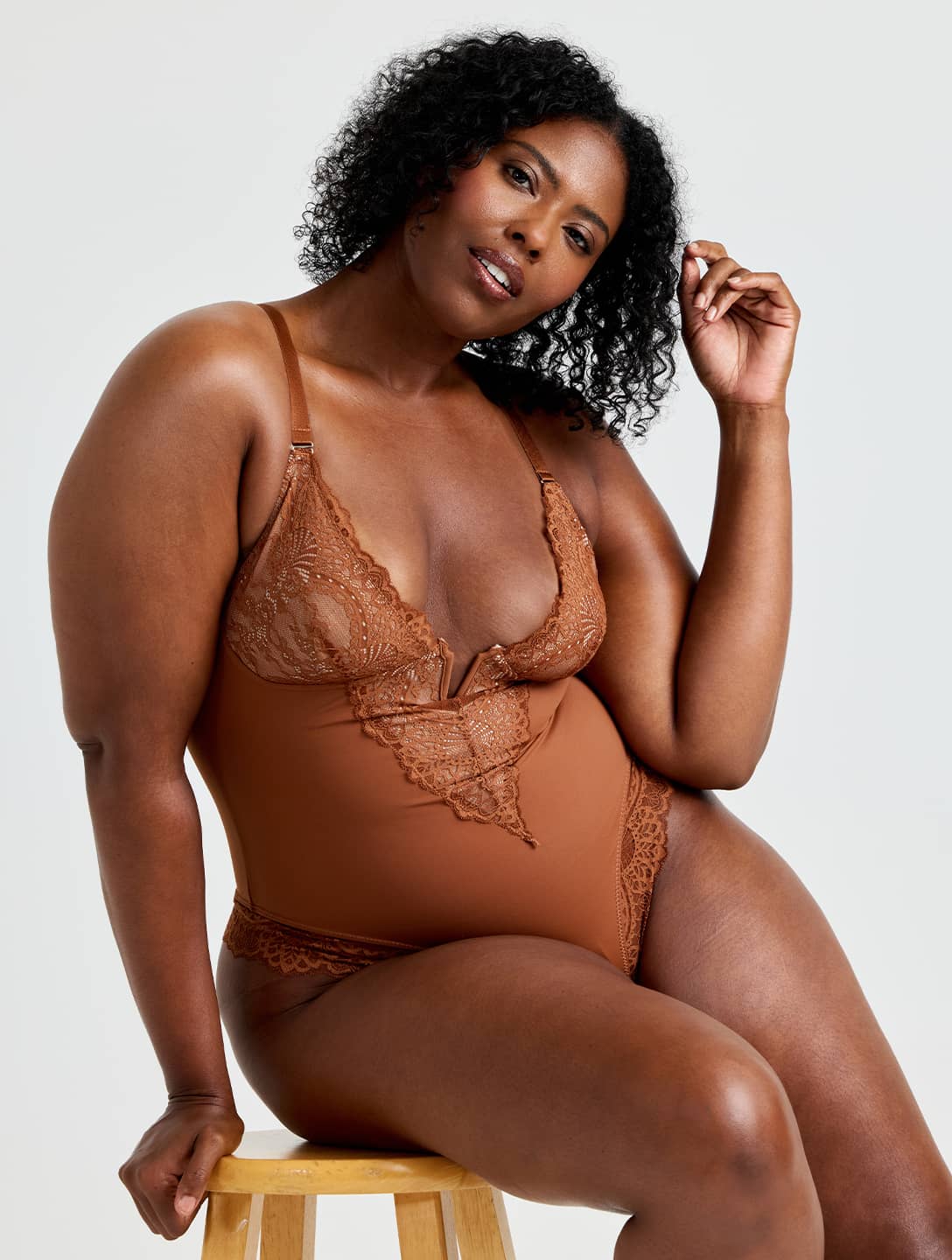 Body de encaje con cuello en V